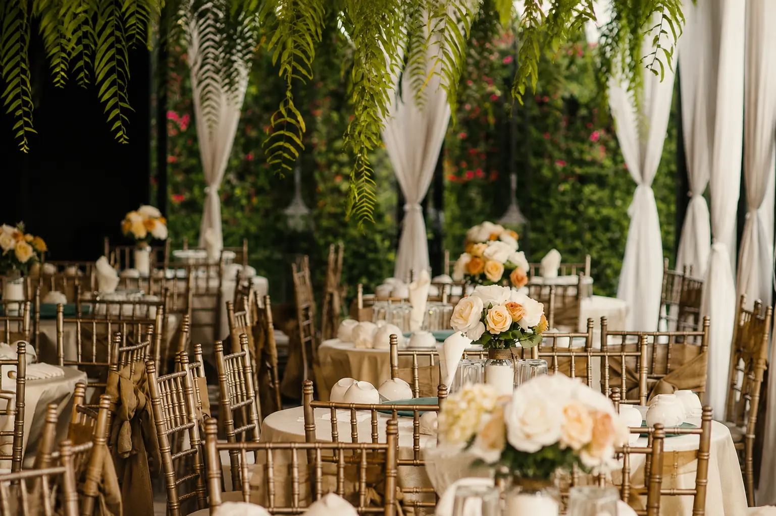 Dekorasi pelaminan custom - In White Decor Official
