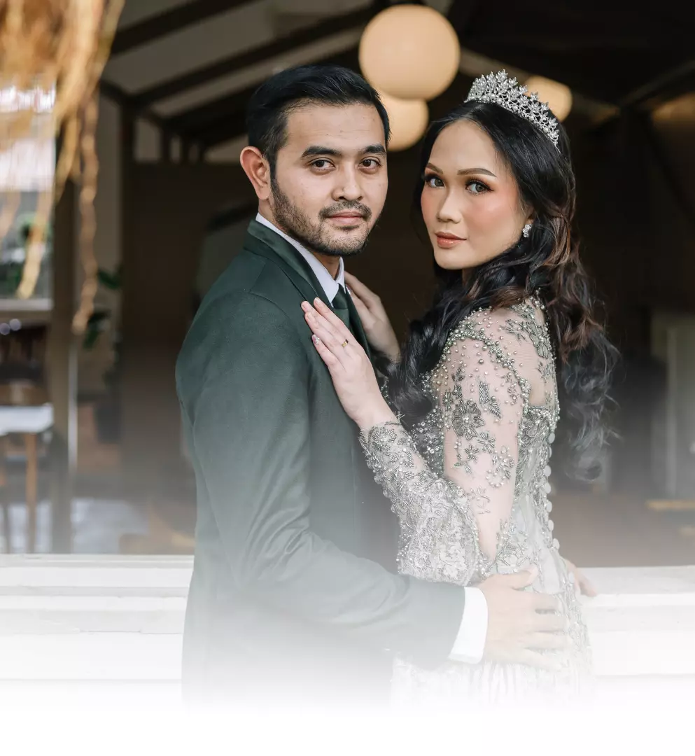 Pasangan pengantin - In White Decor